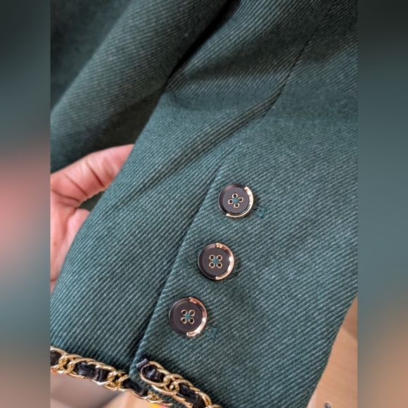 Elegant Green Jacket and Pants Combo with Gold Trim - Picture 10 of 16